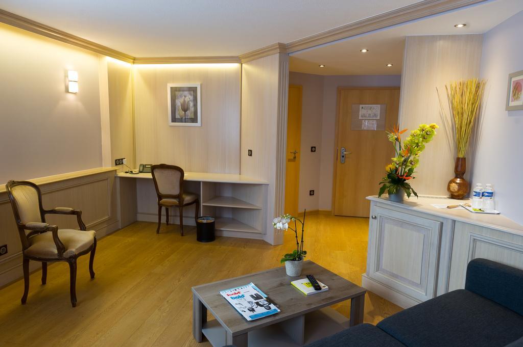 Cottage Logis Hotel - Restaurant Dudelange Exterior foto