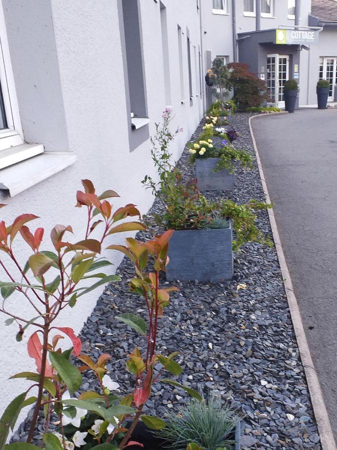 Cottage Logis Hotel - Restaurant Dudelange Exterior foto